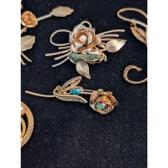 Lot of Six Vintage Gold Tone Rose Filigree Leaf Collage of Brooches - Picture 3 of 7